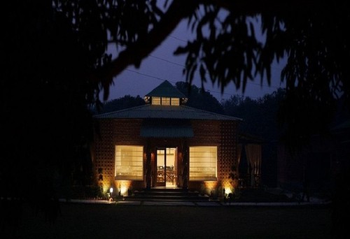 1640174144Mango20Tree20Resort20Garhmukteshwar2011.jpg