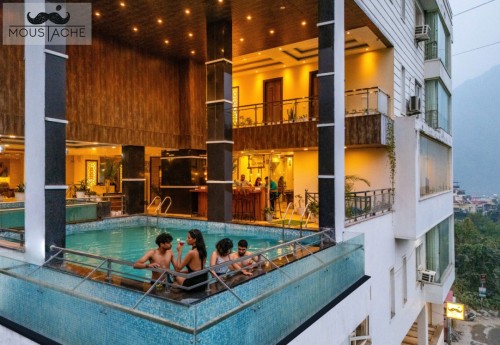 Best-Hostel-in-Rishikesh-with-Bar-Restaurant--Swimming-Pool.jpg