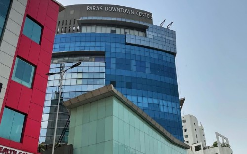 Paras-Down-Town---Golf-Course-Road.jpg