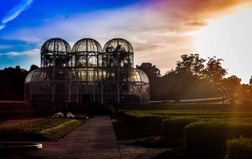 Amanhecer_no_Jardim_Botanico_em_Curitiba.jpg