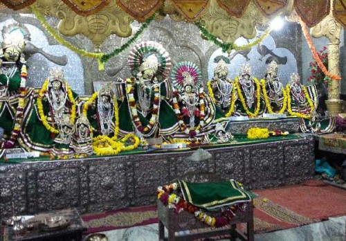 Radha-Damodar-Mandir-Darshan.jpg